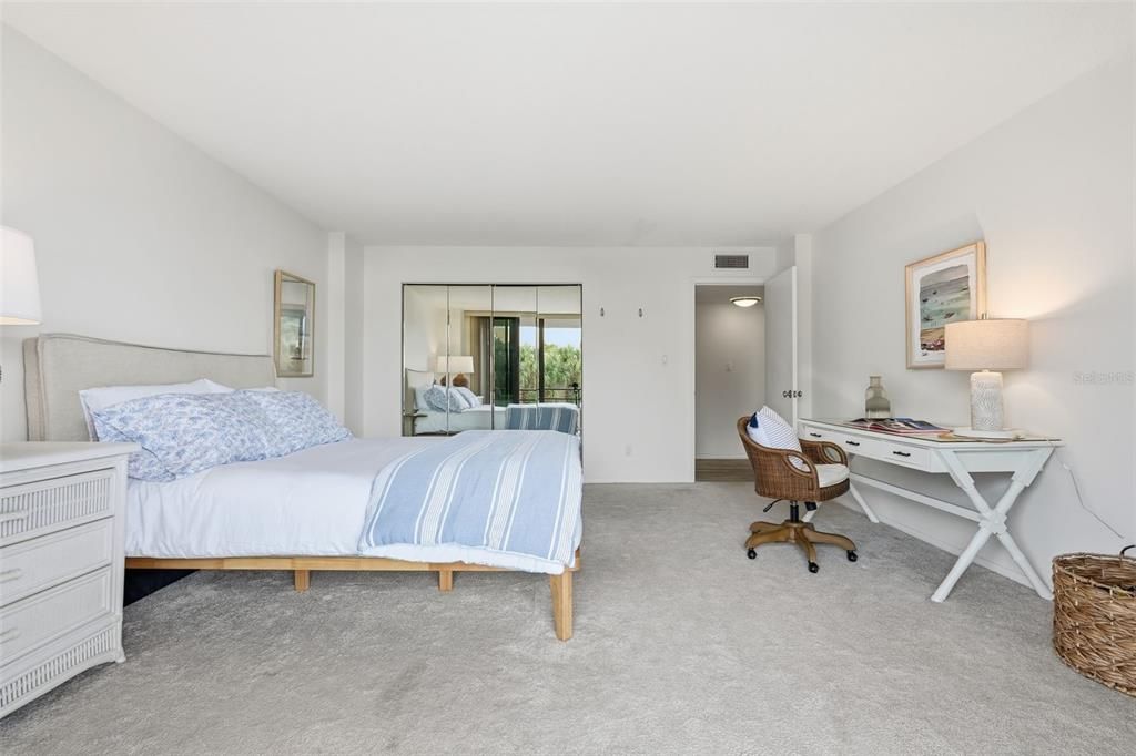 For Sale: $927,000 (3 beds, 2 baths, 2358 Square Feet)