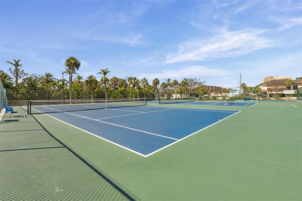 For Sale: $927,000 (3 beds, 2 baths, 2358 Square Feet)