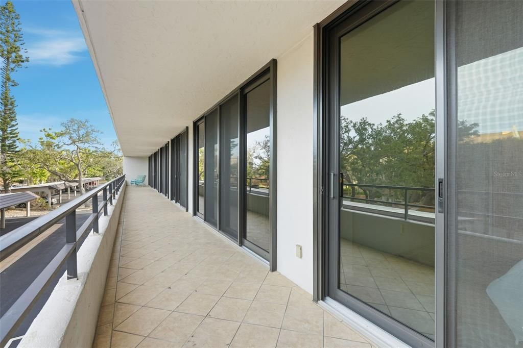 For Sale: $927,000 (3 beds, 2 baths, 2358 Square Feet)