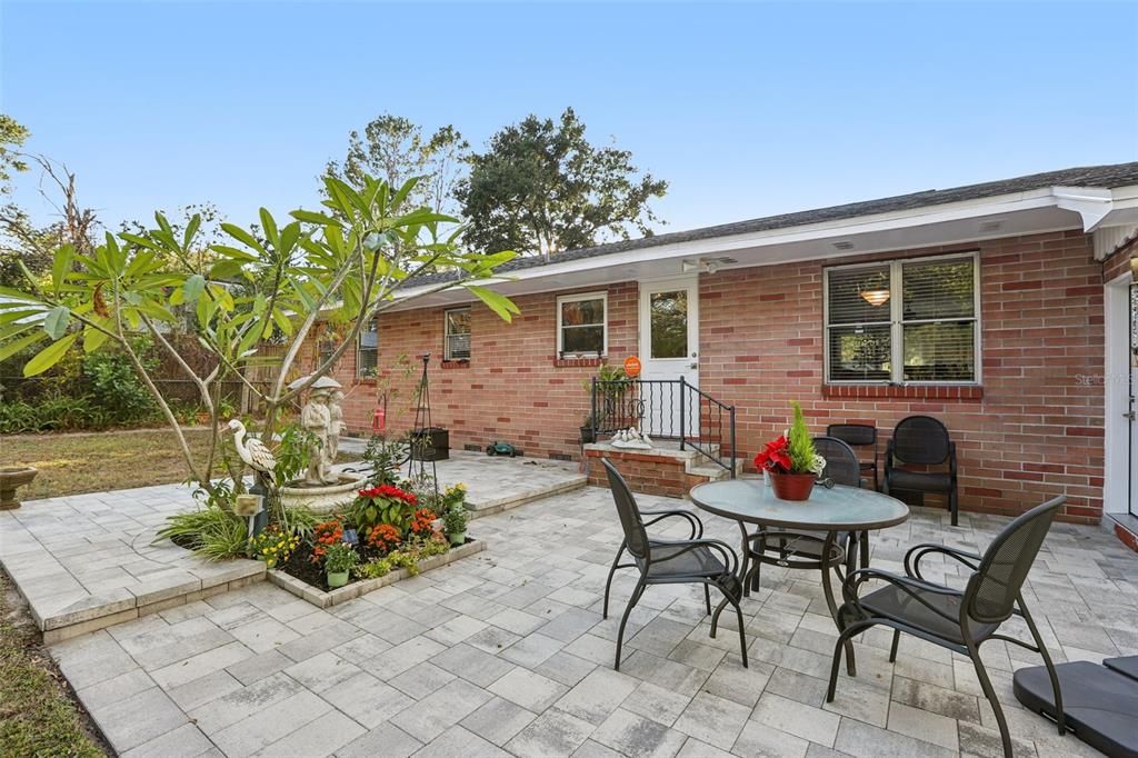 For Sale: $349,900 (2 beds, 1 baths, 1288 Square Feet)