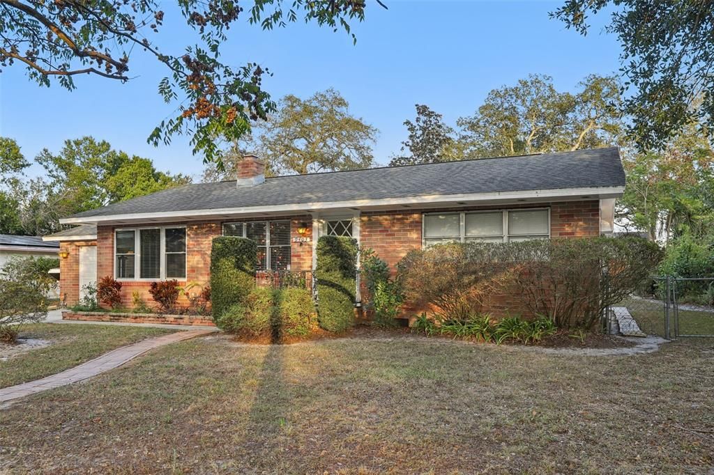 For Sale: $349,900 (2 beds, 1 baths, 1288 Square Feet)