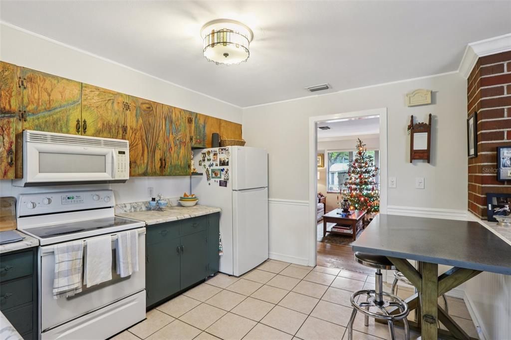 For Sale: $349,900 (2 beds, 1 baths, 1288 Square Feet)