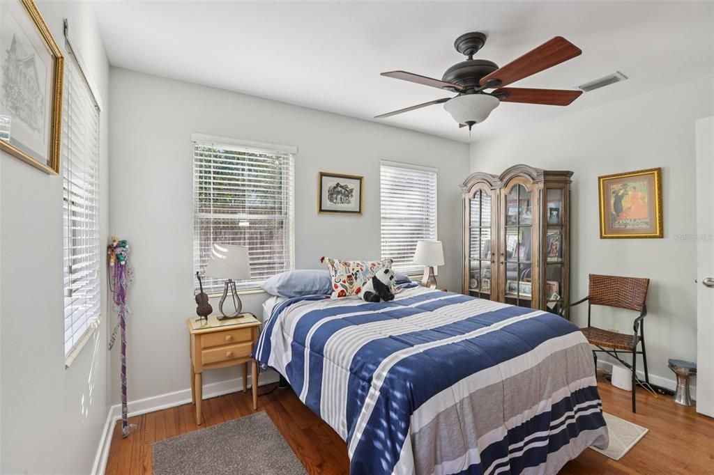 For Sale: $349,900 (2 beds, 1 baths, 1288 Square Feet)