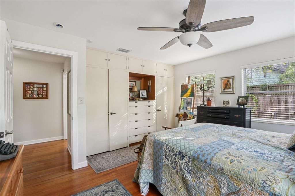 For Sale: $349,900 (2 beds, 1 baths, 1288 Square Feet)