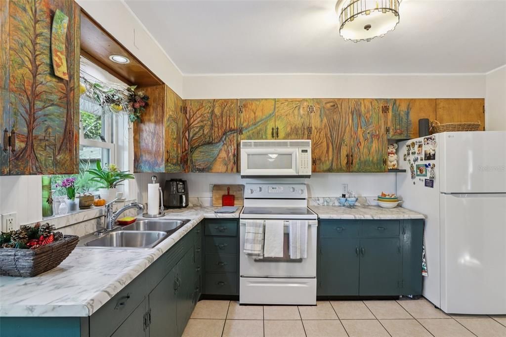 For Sale: $349,900 (2 beds, 1 baths, 1288 Square Feet)