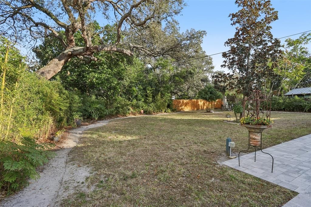 For Sale: $349,900 (2 beds, 1 baths, 1288 Square Feet)