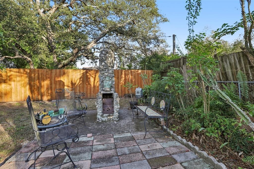 For Sale: $349,900 (2 beds, 1 baths, 1288 Square Feet)