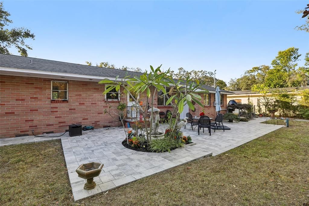 For Sale: $349,900 (2 beds, 1 baths, 1288 Square Feet)