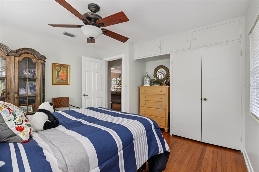 For Sale: $349,900 (2 beds, 1 baths, 1288 Square Feet)