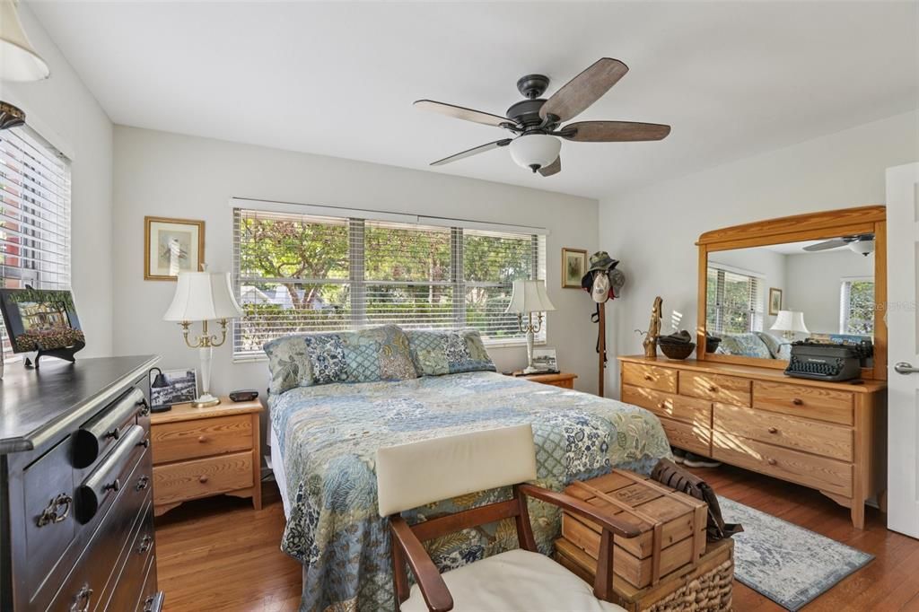 For Sale: $349,900 (2 beds, 1 baths, 1288 Square Feet)