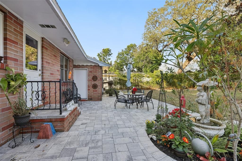 For Sale: $349,900 (2 beds, 1 baths, 1288 Square Feet)