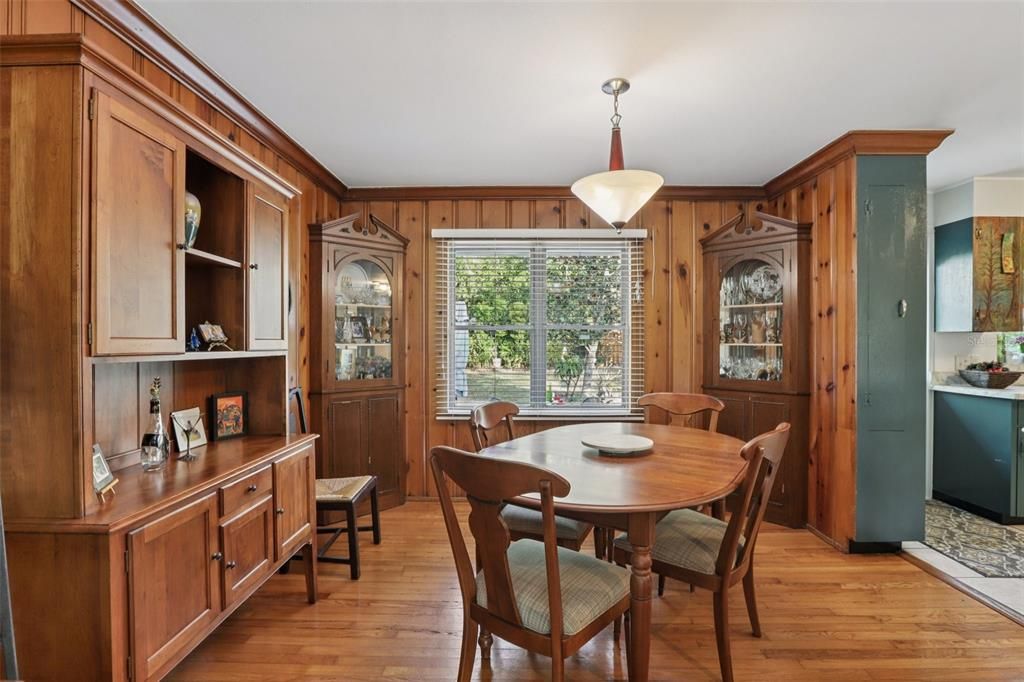 For Sale: $349,900 (2 beds, 1 baths, 1288 Square Feet)