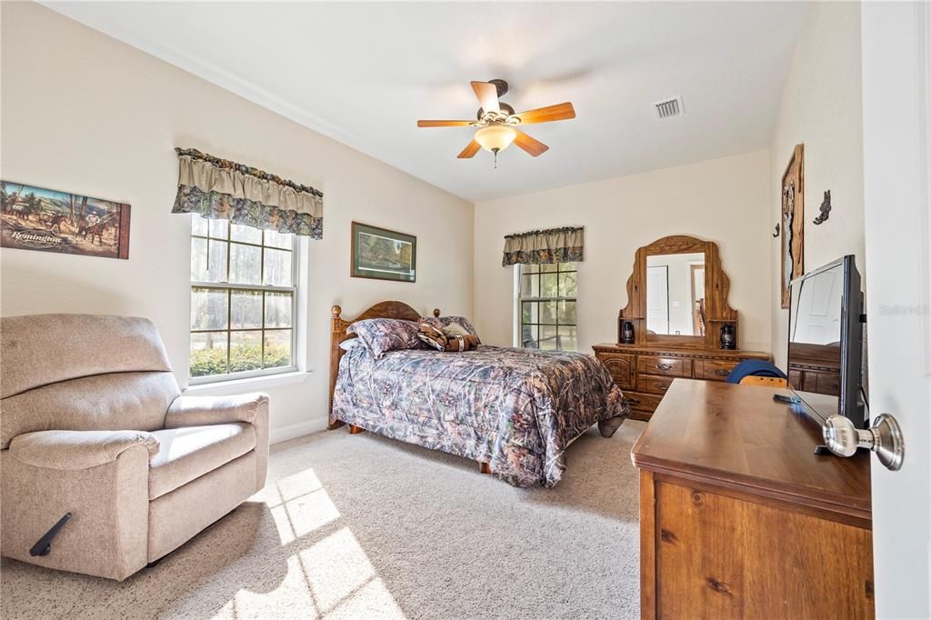 待售: $875,000 (4 贝兹, 2 浴室, 2664 平方英尺)