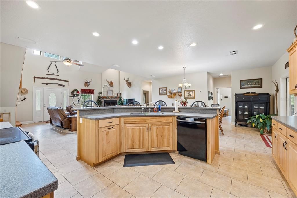 待售: $875,000 (4 贝兹, 2 浴室, 2664 平方英尺)