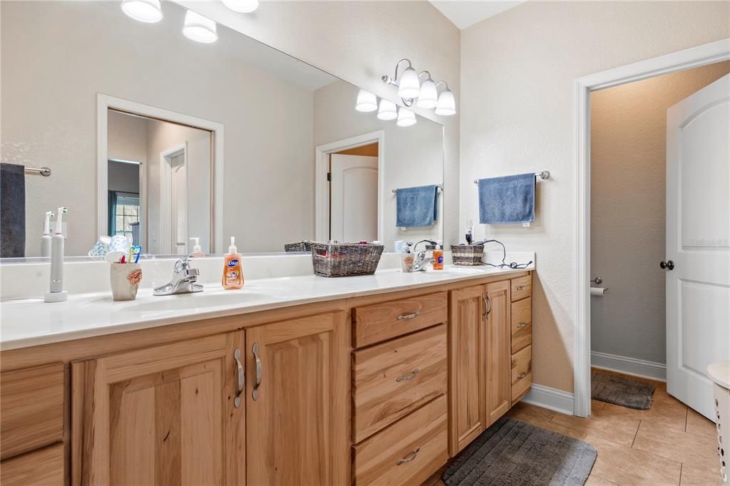 待售: $875,000 (4 贝兹, 2 浴室, 2664 平方英尺)