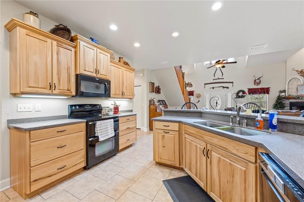 待售: $875,000 (4 贝兹, 2 浴室, 2664 平方英尺)