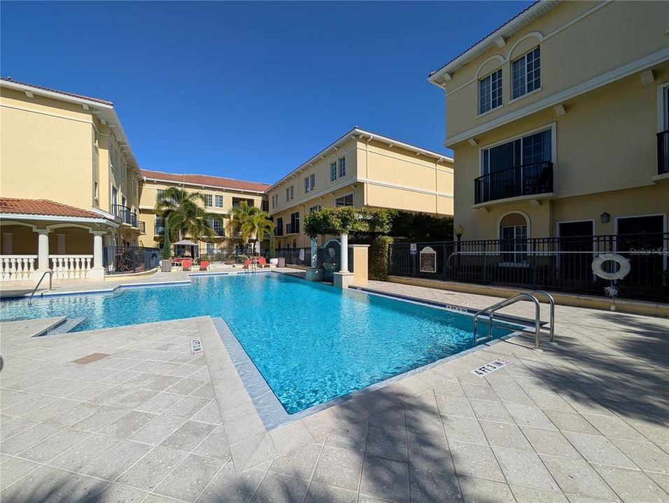 В аренду: $4,500 (3 спален, 3 ванн, 1698 Квадратных фут)