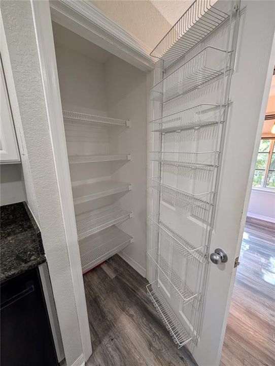 В аренду: $4,500 (3 спален, 3 ванн, 1698 Квадратных фут)