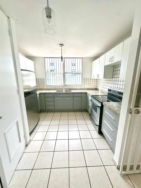 For Rent: $1,850 (3 beds, 2 baths, 1457 Square Feet)