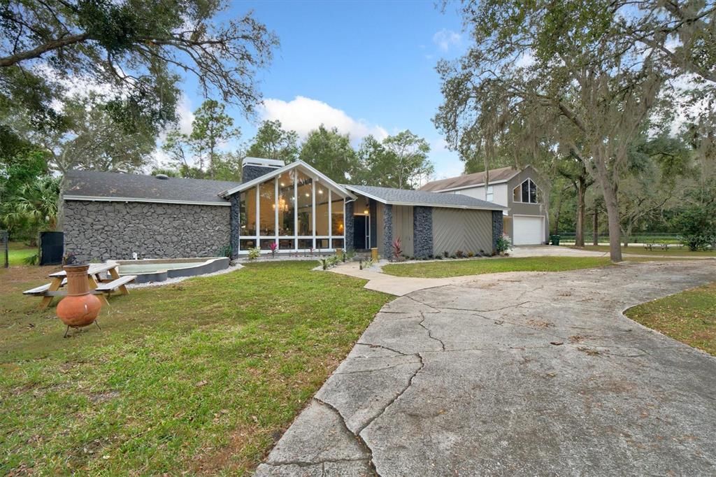 For Rent: $3,900 (4 beds, 2 baths, 3364 Square Feet)