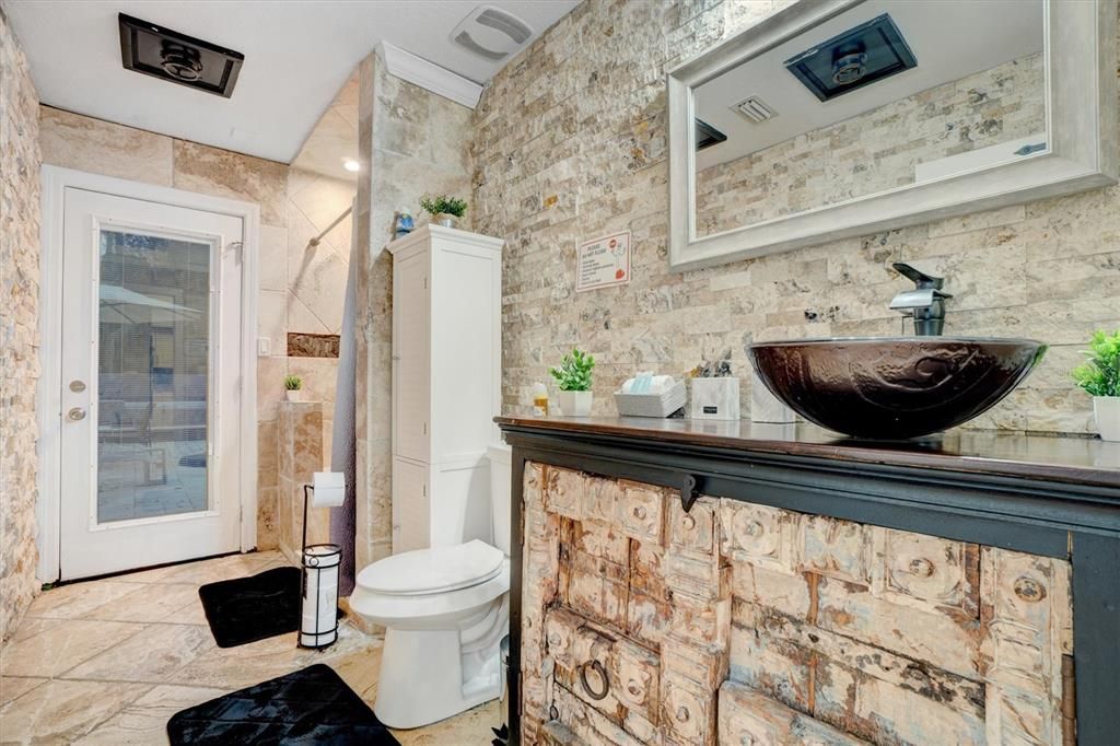 For Rent: $3,900 (4 beds, 2 baths, 3364 Square Feet)