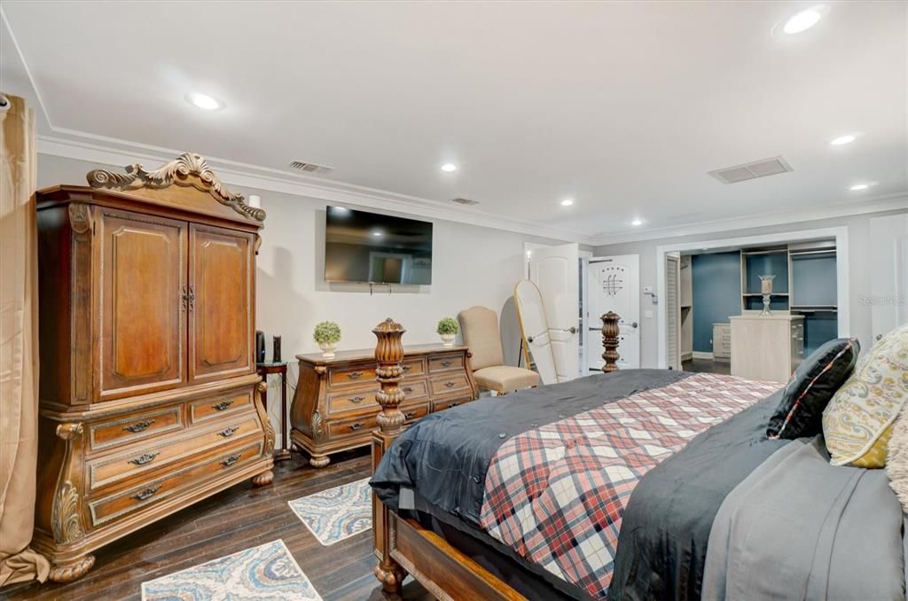 For Rent: $3,900 (4 beds, 2 baths, 3364 Square Feet)