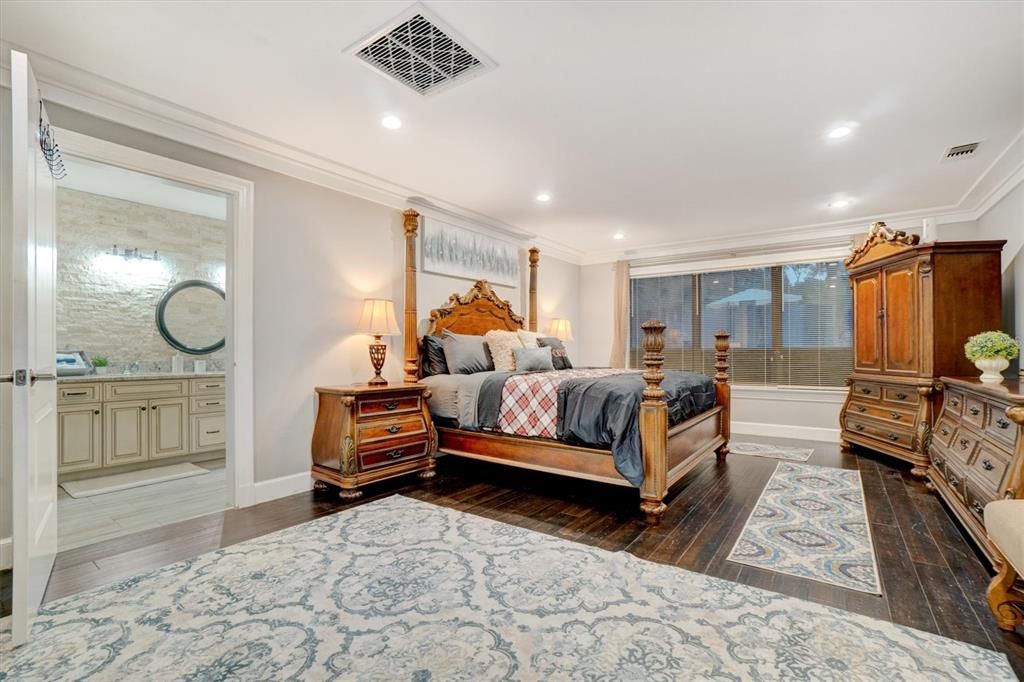 For Rent: $3,900 (4 beds, 2 baths, 3364 Square Feet)