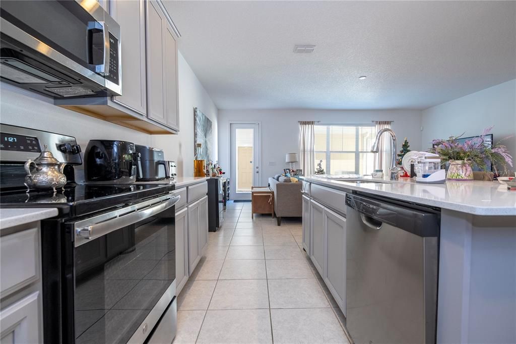 En Venta: $459,000 (3 camas, 3 baños, 2032 Pies cuadrados)