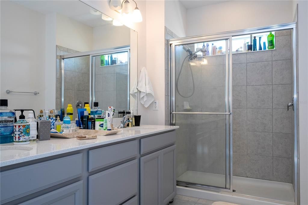 En Venta: $459,000 (3 camas, 3 baños, 2032 Pies cuadrados)