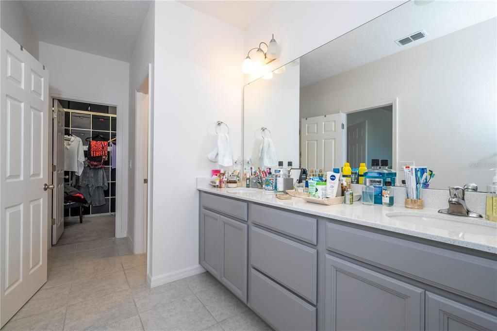 En Venta: $459,000 (3 camas, 3 baños, 2032 Pies cuadrados)