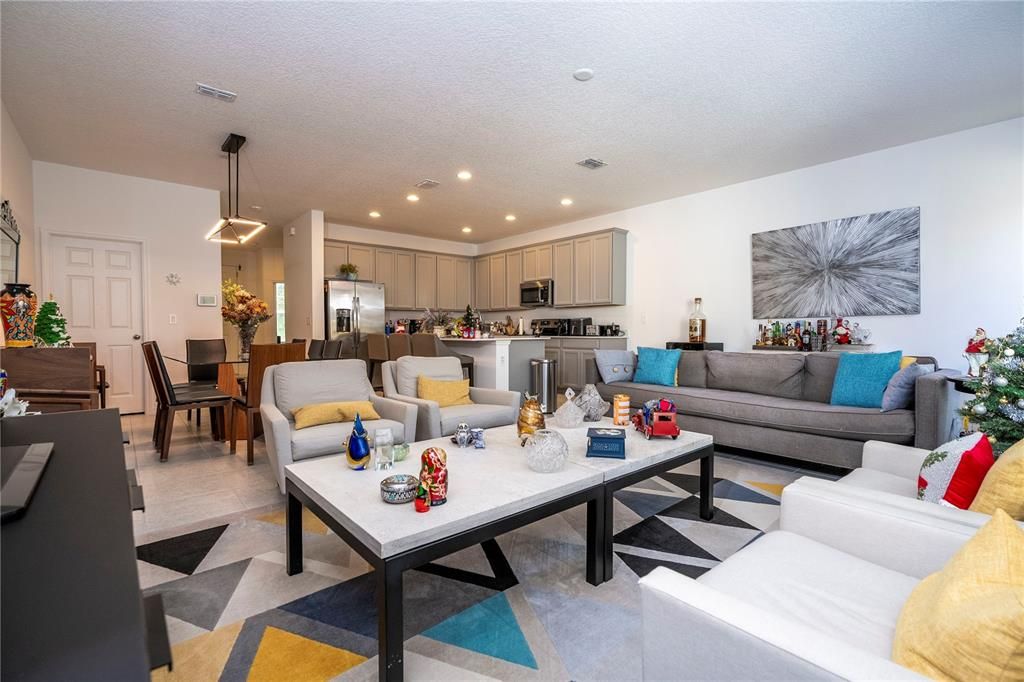 En Venta: $459,000 (3 camas, 3 baños, 2032 Pies cuadrados)