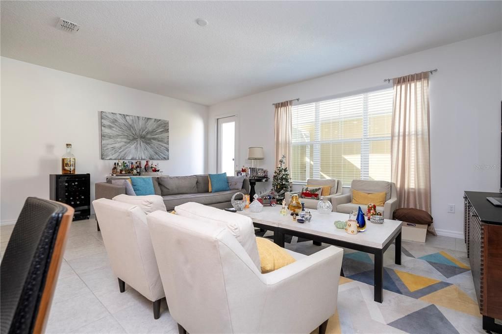 En Venta: $459,000 (3 camas, 3 baños, 2032 Pies cuadrados)