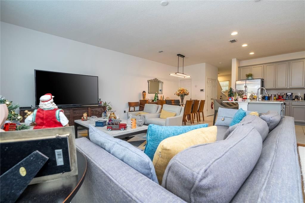 En Venta: $459,000 (3 camas, 3 baños, 2032 Pies cuadrados)