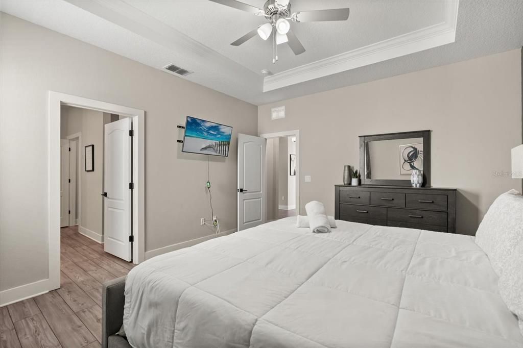 For Sale: $438,888 (4 beds, 2 baths, 2089 Square Feet)