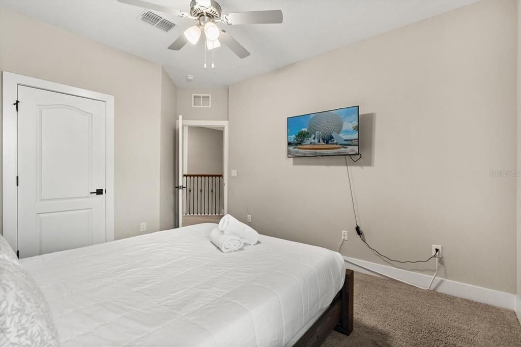 For Sale: $438,888 (4 beds, 2 baths, 2089 Square Feet)