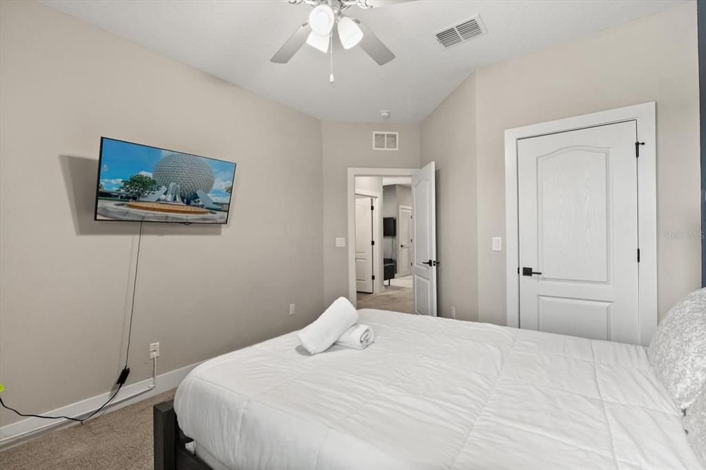 For Sale: $438,888 (4 beds, 2 baths, 2089 Square Feet)