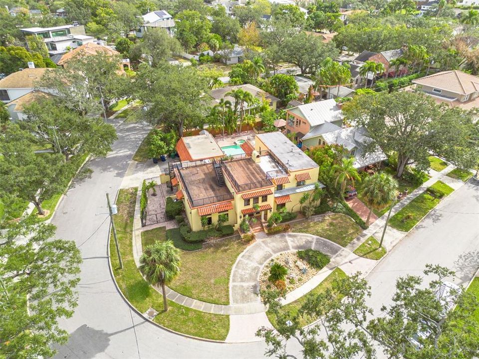 For Sale: $2,599,999 (5 beds, 3 baths, 4066 Square Feet)