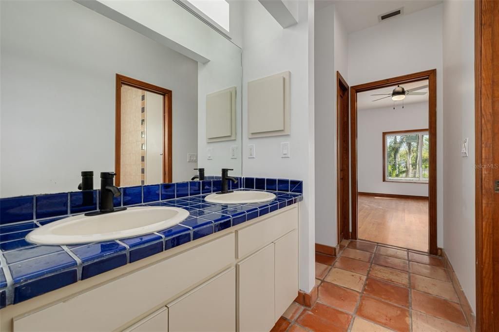 For Sale: $2,599,999 (5 beds, 3 baths, 4066 Square Feet)