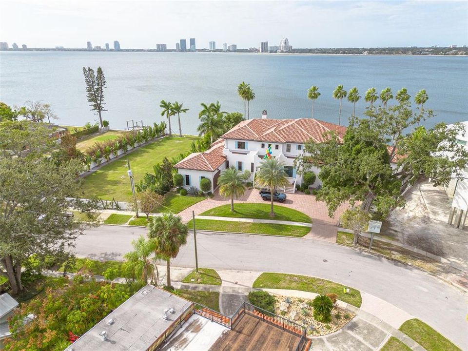 For Sale: $2,599,999 (5 beds, 3 baths, 4066 Square Feet)