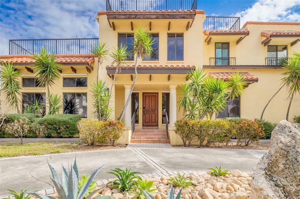 For Sale: $2,599,999 (5 beds, 3 baths, 4066 Square Feet)