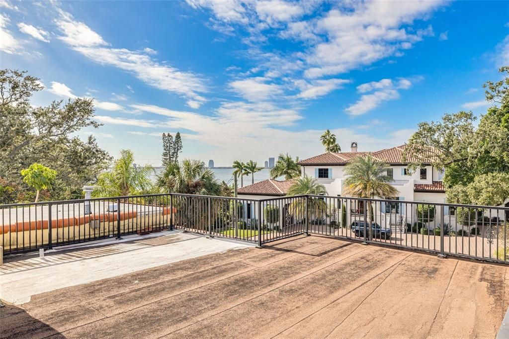 For Sale: $2,599,999 (5 beds, 3 baths, 4066 Square Feet)