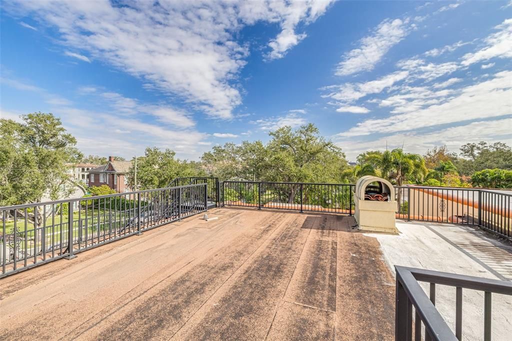 For Sale: $2,599,999 (5 beds, 3 baths, 4066 Square Feet)