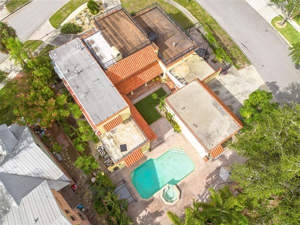 For Sale: $2,599,999 (5 beds, 3 baths, 4066 Square Feet)