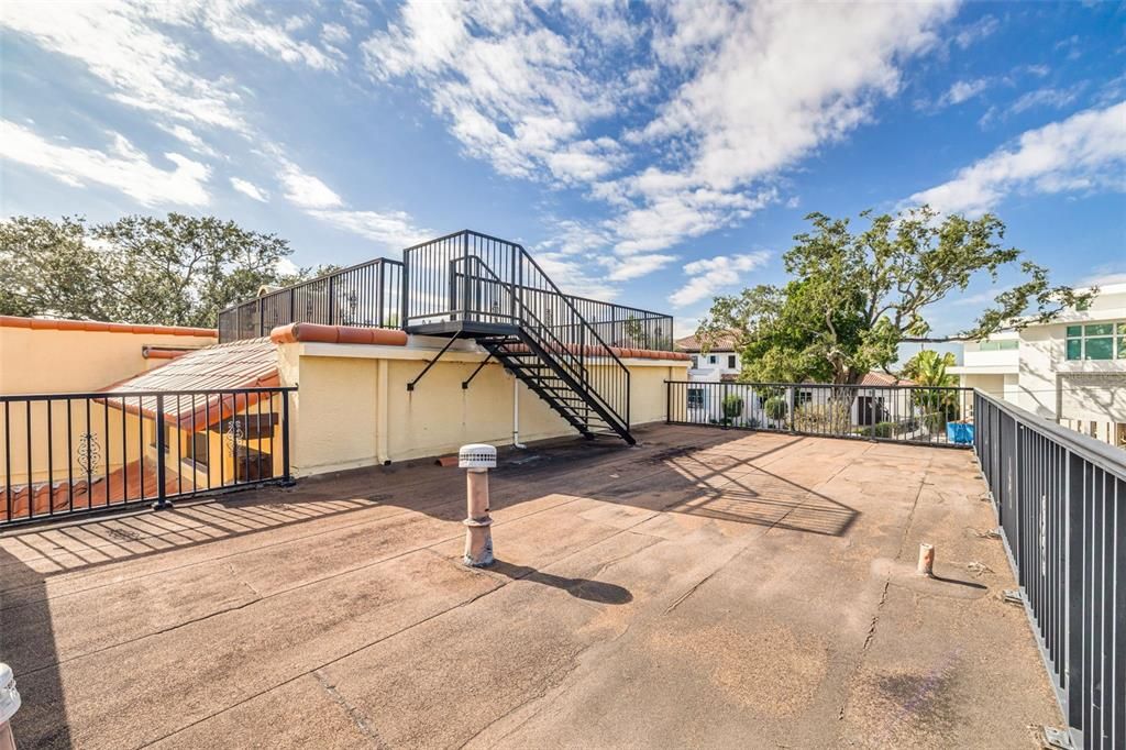 For Sale: $2,599,999 (5 beds, 3 baths, 4066 Square Feet)