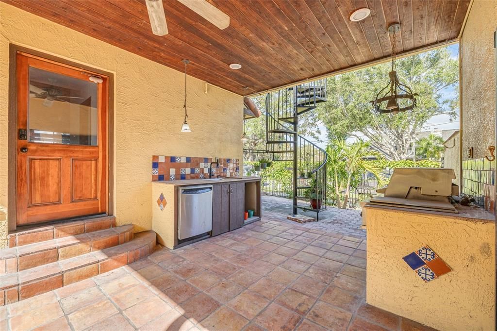 For Sale: $2,599,999 (5 beds, 3 baths, 4066 Square Feet)