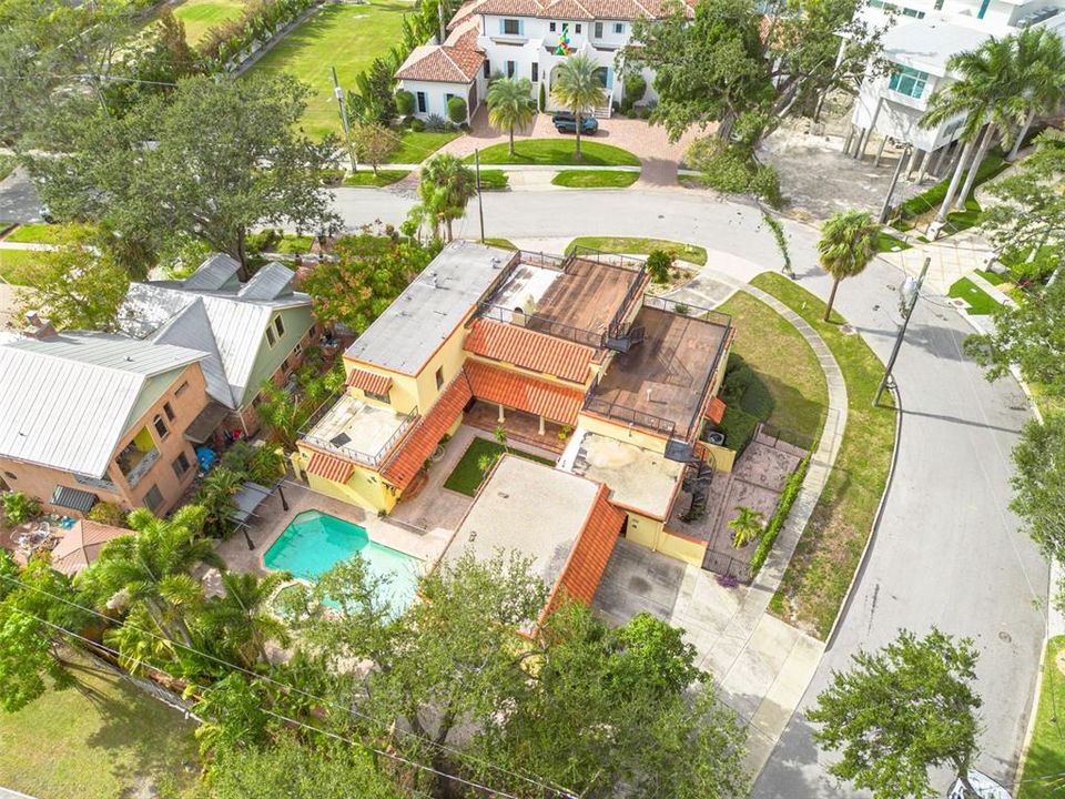 For Sale: $2,599,999 (5 beds, 3 baths, 4066 Square Feet)