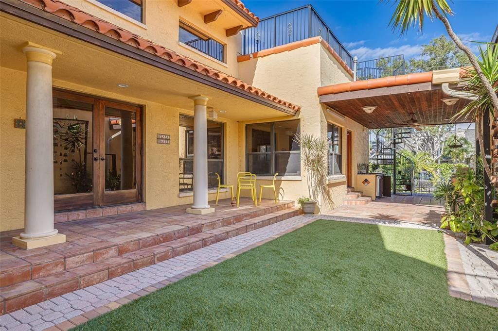 For Sale: $2,599,999 (5 beds, 3 baths, 4066 Square Feet)