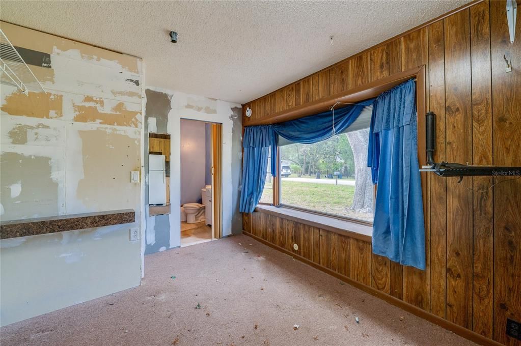 For Sale: $199,900 (4 beds, 3 baths, 1716 Square Feet)