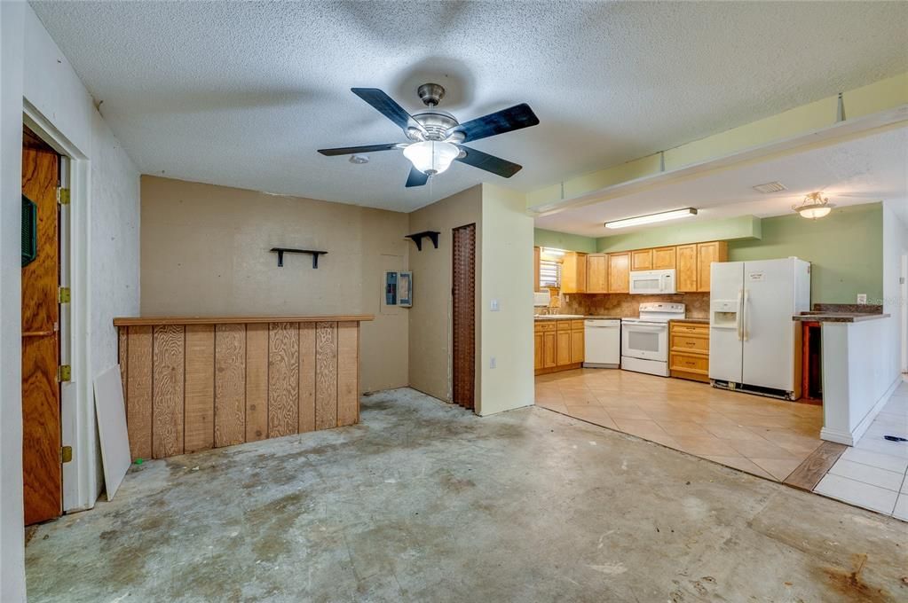 For Sale: $199,900 (4 beds, 3 baths, 1716 Square Feet)