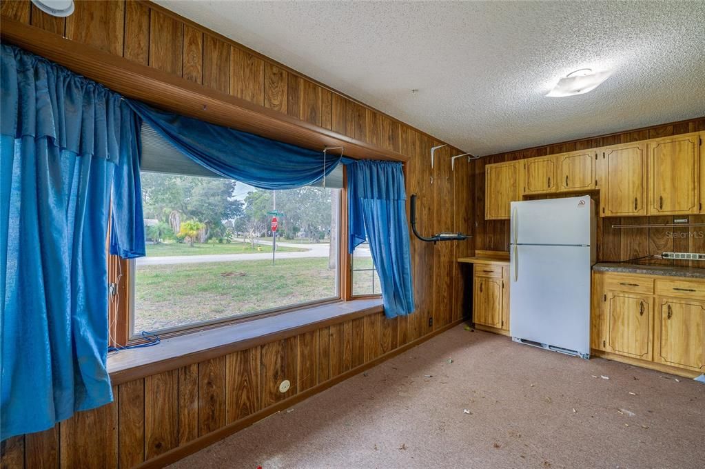 For Sale: $199,900 (4 beds, 3 baths, 1716 Square Feet)